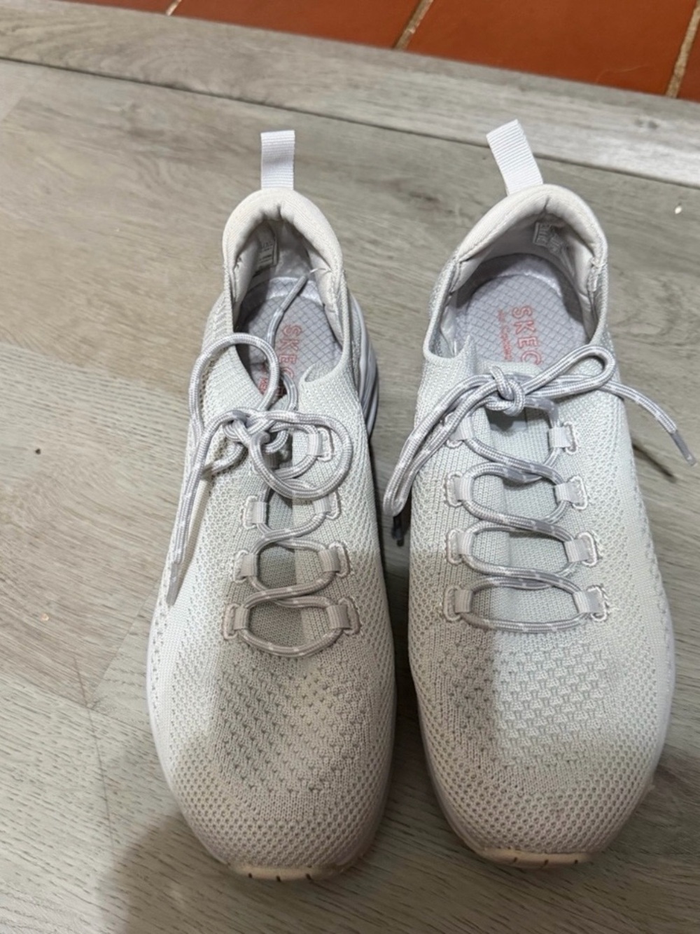 Sketchers Size 8.5 light gray Lace Up Sneakers